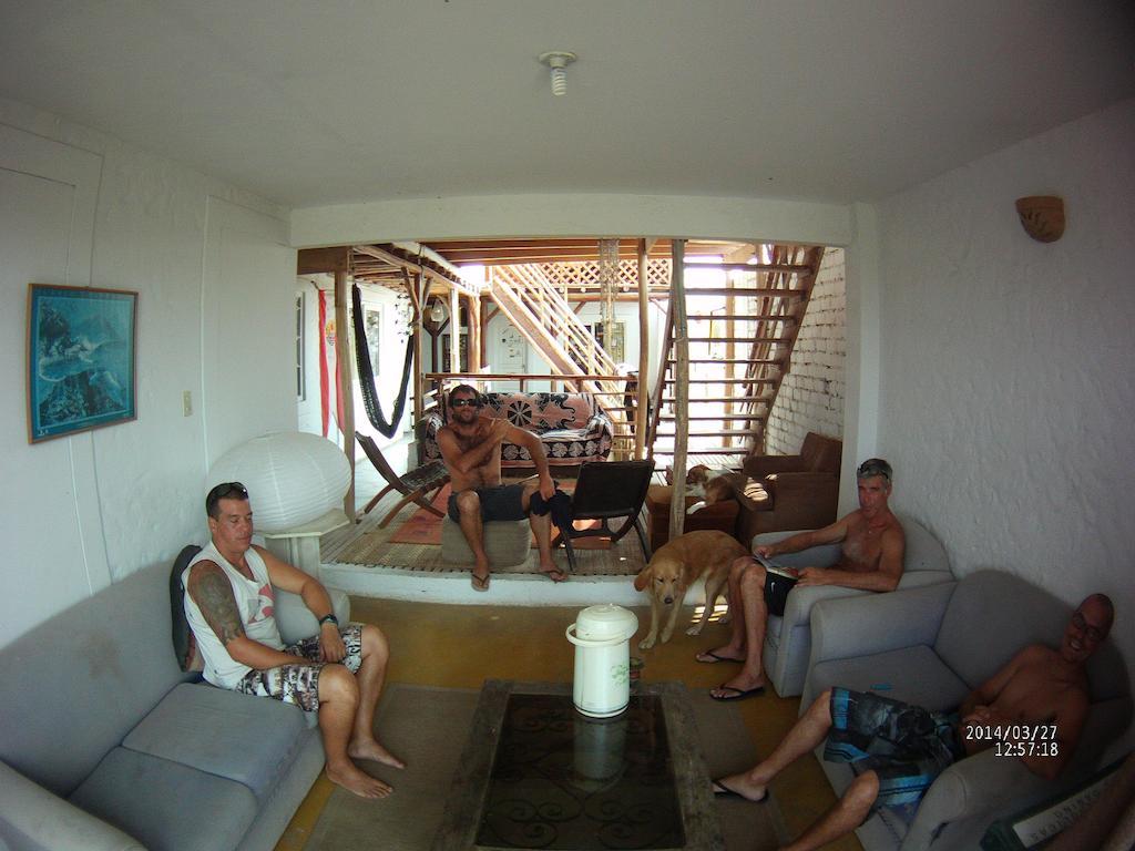 Tio Richi Surfcamp Hostel Punta Hermosa Buitenkant foto